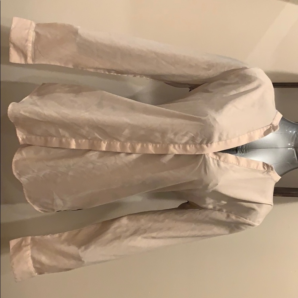 Beautiful Banana Republic tri-colored ladies shirt